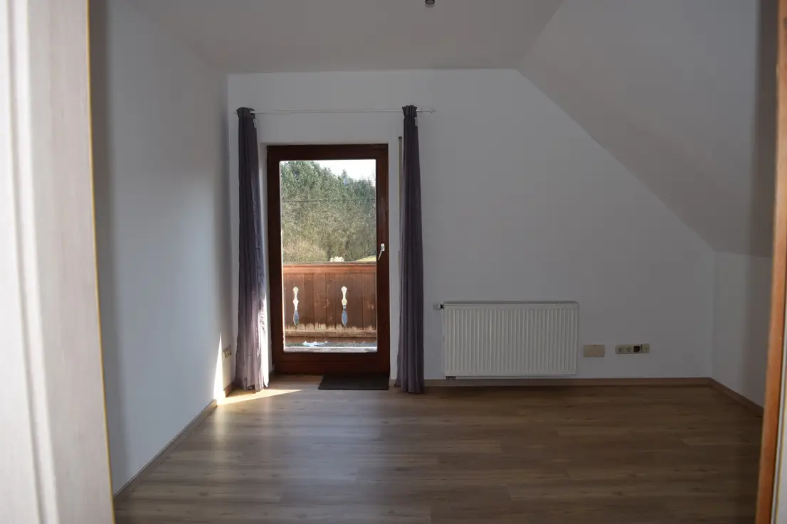 Michaela Hain Immobilien - Badewanne und Waschbecken