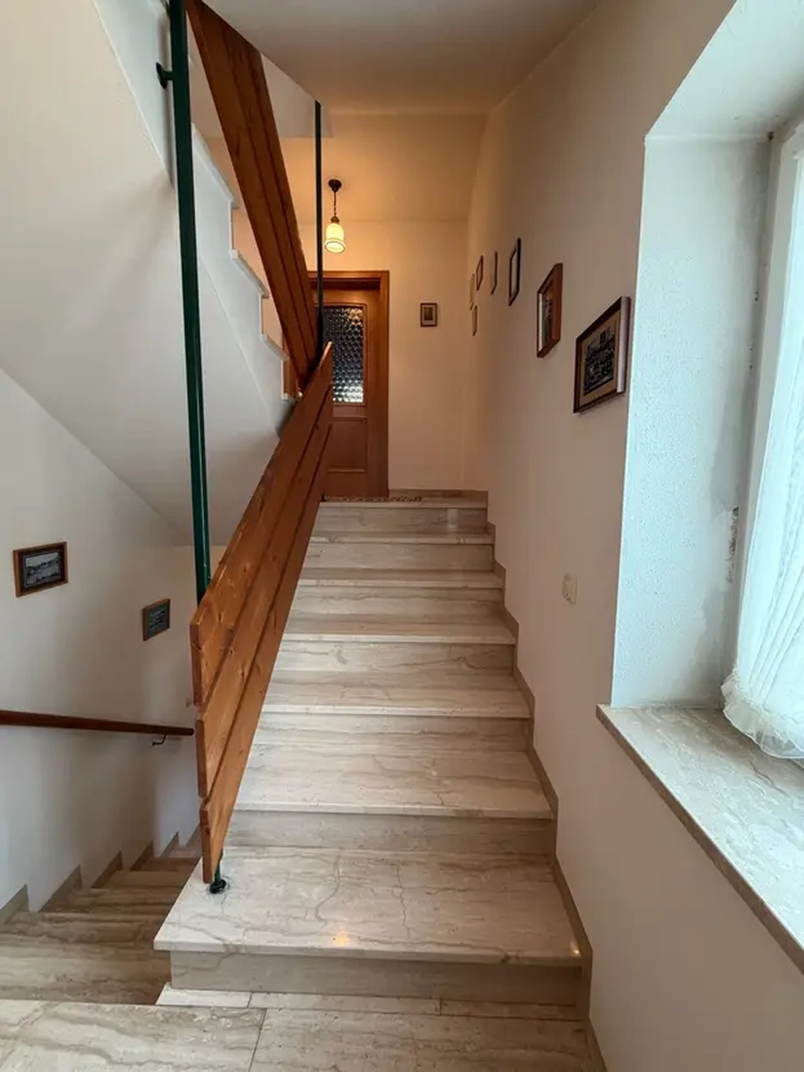 Michaela Hain Immobilien - Badewanne und Waschbecken