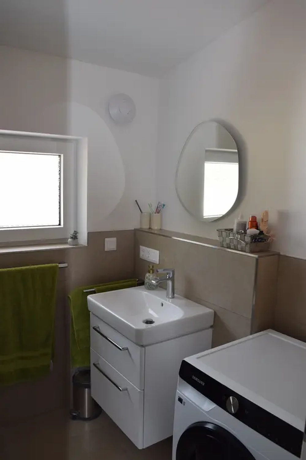 Michaela Hain Immobilien - Badewanne und Waschbecken