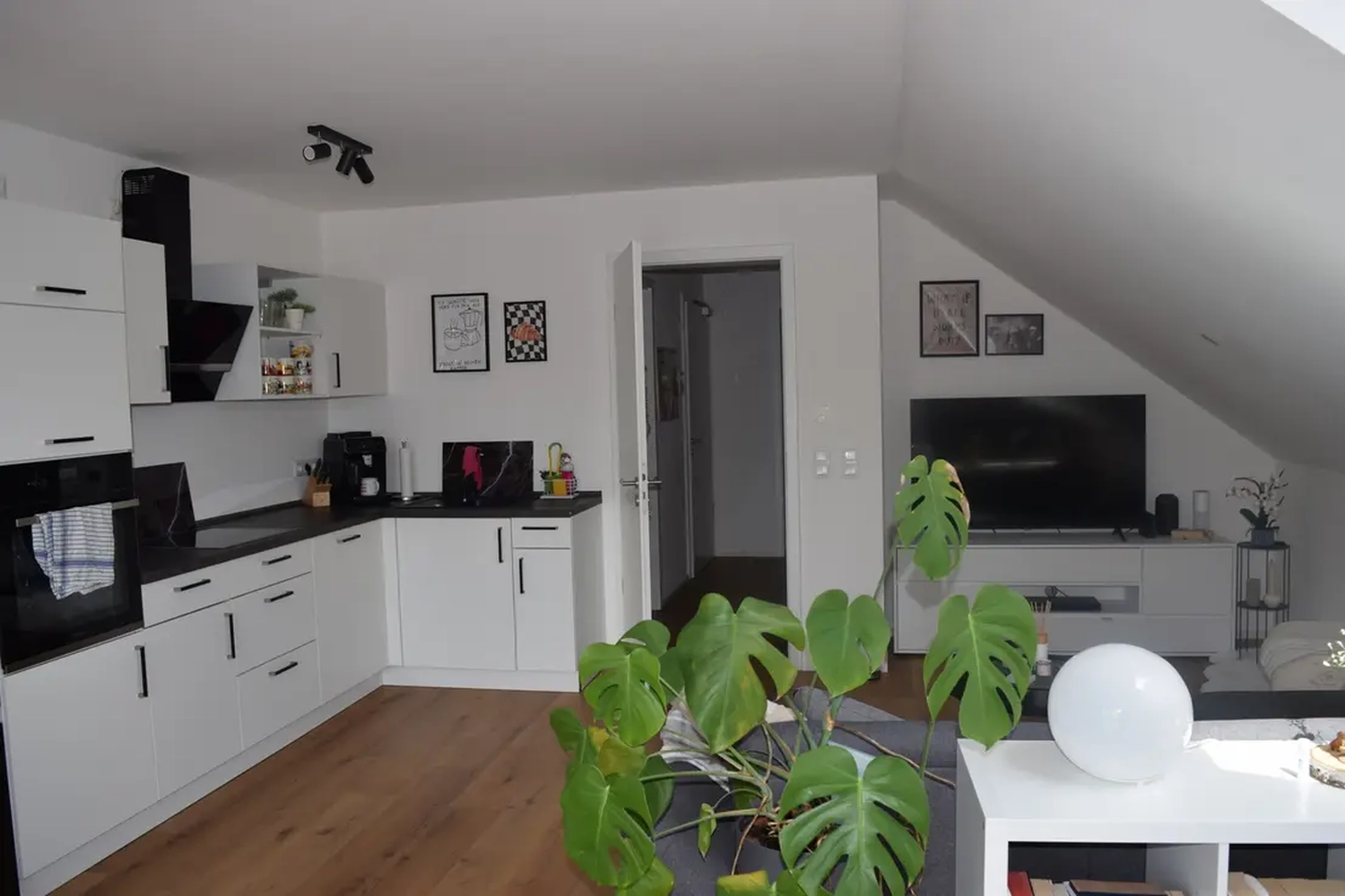 Michaela Hain Immobilien - Badewanne und Waschbecken