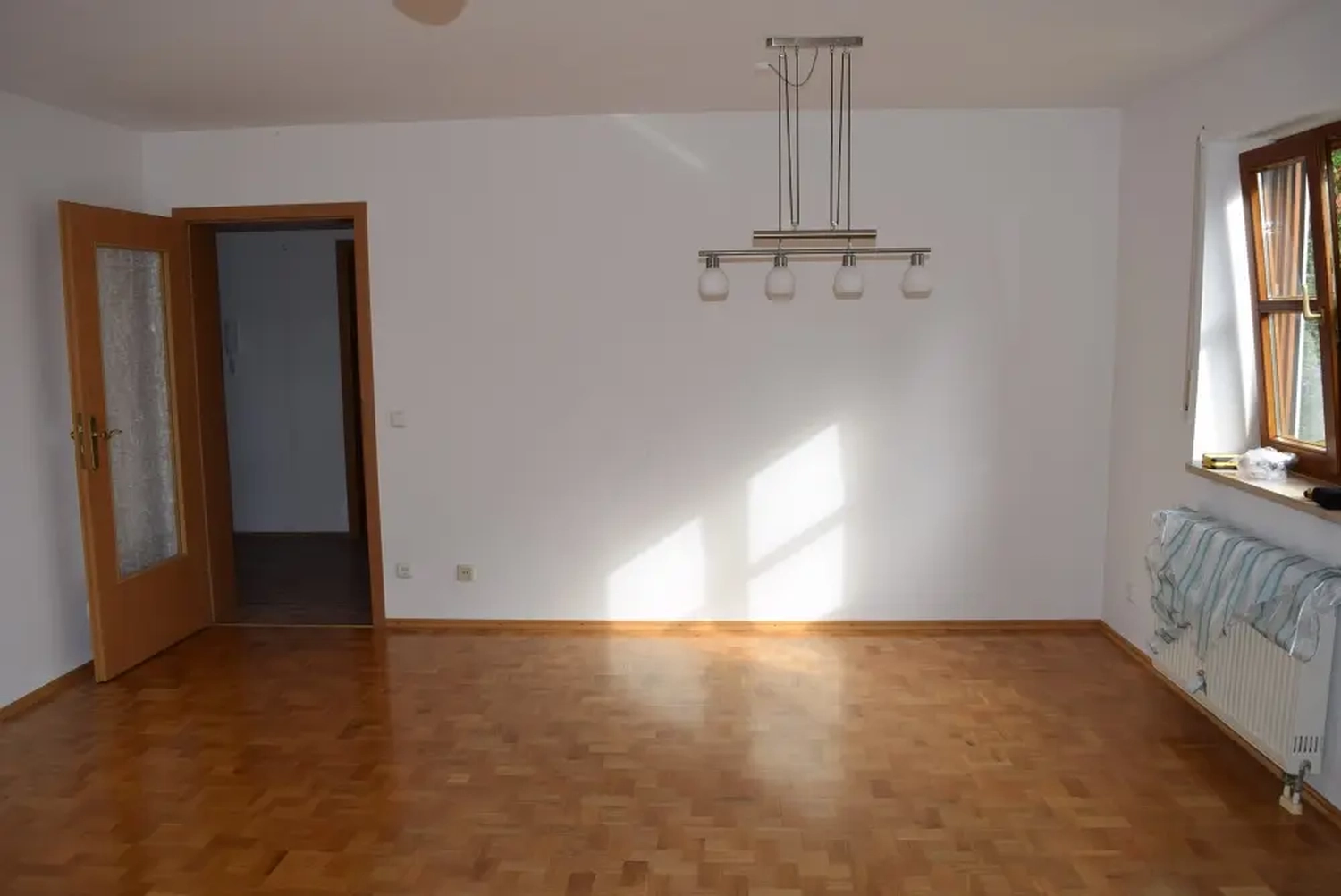 Michaela Hain Immobilien - Badewanne und Waschbecken