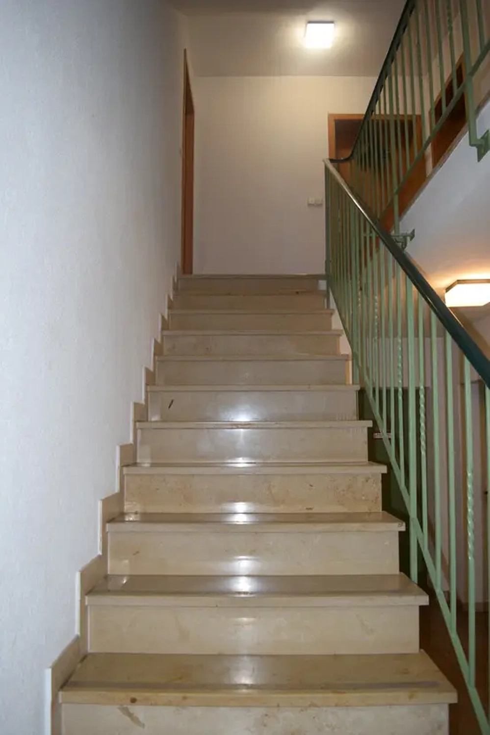 Michaela Hain Immobilien - Badewanne und Waschbecken