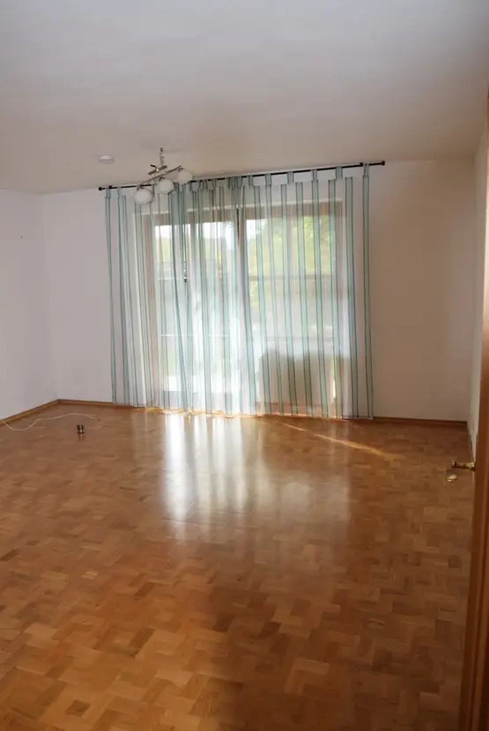 Michaela Hain Immobilien - Badewanne und Waschbecken